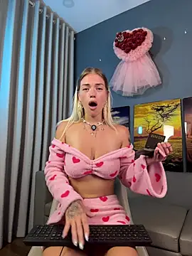-Sexy Barbie- online show from 04/01/26, 11:00