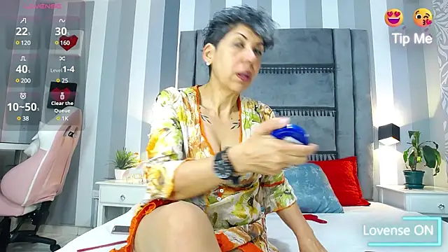 Julianewell online show from 03/19/25, 12:34