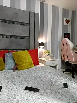 Julianewell online show from 12/03/25, 12:25