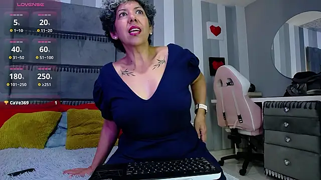 Julianewell online show from 03/10/26, 12:32