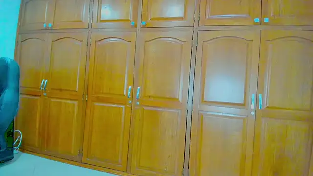 Snapshot of emmakolactro2001 chatting on 12/18/25, 06:52 emmakolactro2001 online show from 12/18/25, 06:52