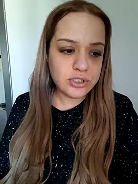 cansuozell online show from 10/13/25, 12:38