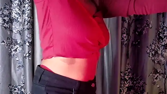 Snapshot of SexyAndHottie chatting on 06/28/26, 04:35 SexyAndHottie online show from 06/28/26, 04:35