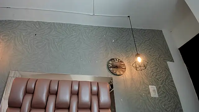 KOURTNEY-- online show from 11/12/25, 01:50