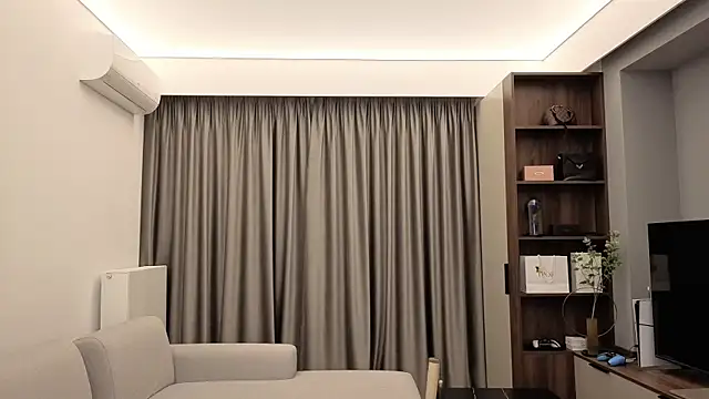 IrisNoire online show from 12/18/25, 08:48