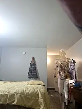 Snapshot of Puusy780 chatting on 10/29/25, 12:57 Puusy780 online show from 10/29/25, 12:57