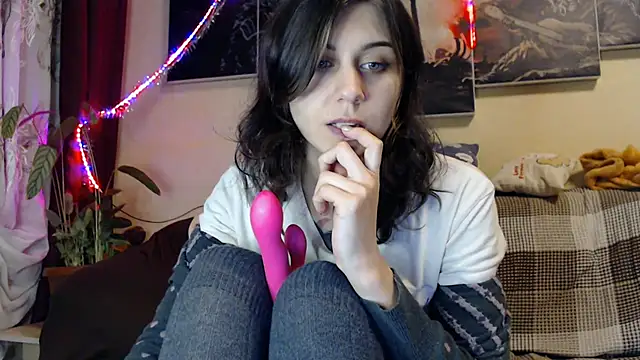 Snapshot of BroadFantasy chatting on 02/10/25, 08:21 BroadFantasy online show from 02/10/25, 08:21