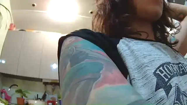 Snapshot of BroadFantasy chatting on 10/03/25, 06:16 BroadFantasy online show from 10/03/25, 06:16