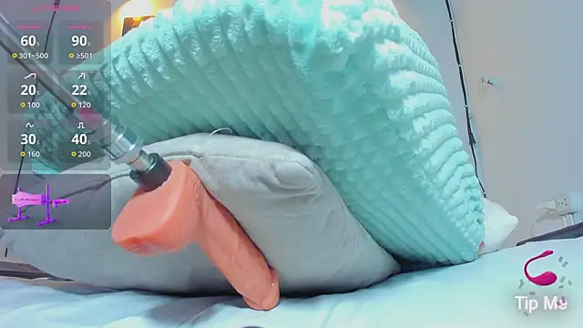 Snapshot of reinahot-699 chatting on 11/11/25, 11:32 reinahot-699 online show from 11/11/25, 11:32