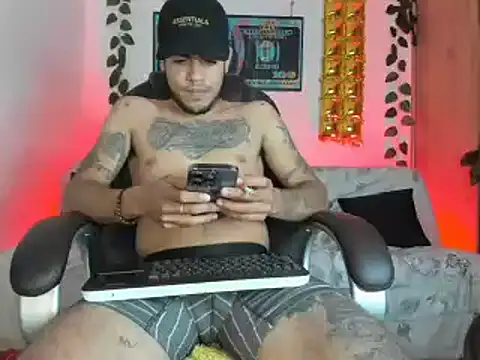 Snapshot of mikee_scooth chatting on 01/21/25, 08:41 mikee scooth online show from 01/21/25, 08:41