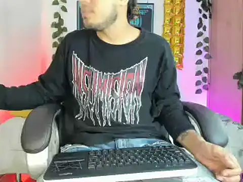 Snapshot of mikee_scooth chatting on 01/25/25, 06:55 mikee scooth online show from 01/25/25, 06:55