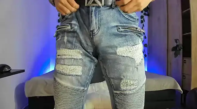 Snapshot of mikee_scooth chatting on 02/28/25, 05:26 mikee scooth online show from 02/28/25, 05:26