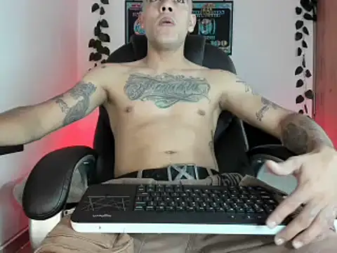 Snapshot of mikee_scooth chatting on 03/22/25, 04:56 mikee scooth online show from 03/22/25, 04:56