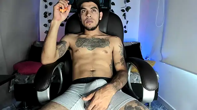 Snapshot of mikee_scooth chatting on 09/17/25, 04:41 mikee scooth online show from 09/17/25, 04:41