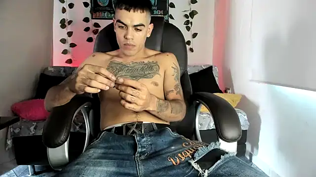 Snapshot of mikee_scooth chatting on 09/20/25, 07:48 mikee scooth online show from 09/20/25, 07:48