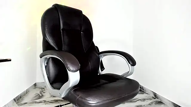 Snapshot of mikee_scooth chatting on 05/30/26, 04:59 mikee scooth online show from 05/30/26, 04:59