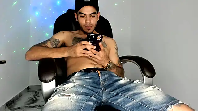 Snapshot of mikee_scooth chatting on 06/11/26, 08:29 mikee scooth online show from 06/11/26, 08:29