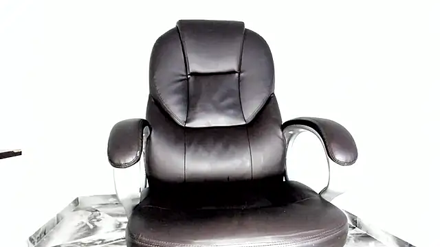 Snapshot of mikee_scooth chatting on 07/27/26, 10:17 mikee scooth online show from 07/27/26, 10:17