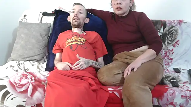 Snapshot of Sophia_and_Thomas chatting on 12/05/25, 08:27 Sophia and Thomas online show from 12/05/25, 08:27