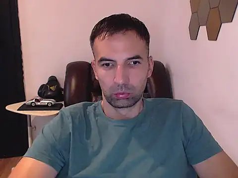 Leo 1617 online show from 10/13/25, 02:17