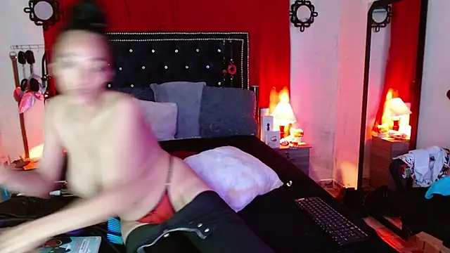 Snapshot of SamaraMartinez chatting on 10/17/25, 11:24 SamaraMartinez online show from 10/17/25, 11:24