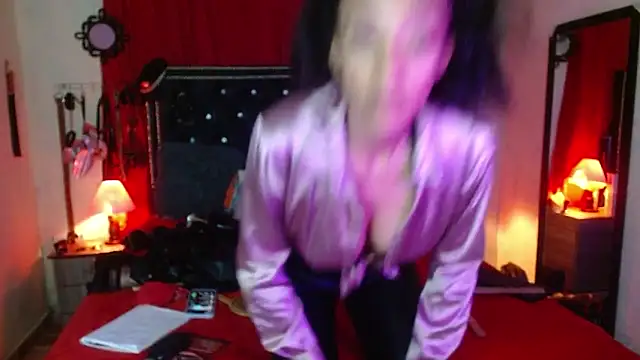 Snapshot of SamaraMartinez chatting on 10/27/25, 11:20 SamaraMartinez online show from 10/27/25, 11:20