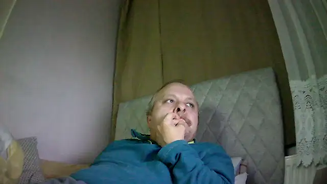 Snapshot of amylrmm1903 chatting on 11/30/25, 01:48 amylrmm1903 online show from 11/30/25, 01:48