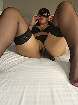 Snapshot of xxxHotQueen chatting on 11/15/25, 06:26 xxxHotQueen online show from 11/15/25, 06:26