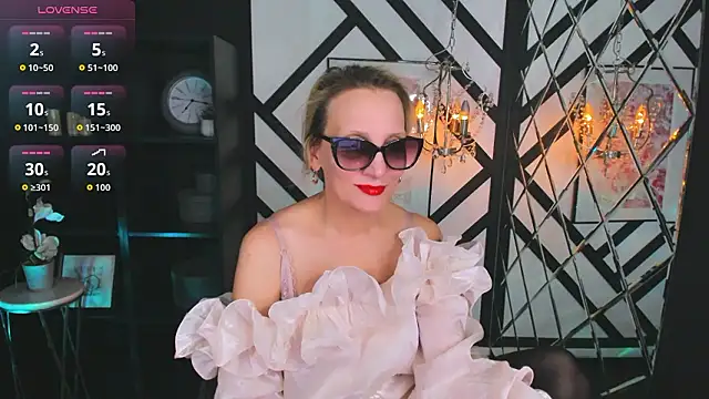 Queen Anna  online show from 03/01/26, 01:13