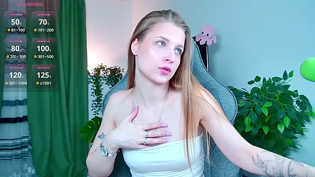 Snapshot of CuteMousee chatting on 12/20/25, 09:49 CuteMousee online show from 12/20/25, 09:49