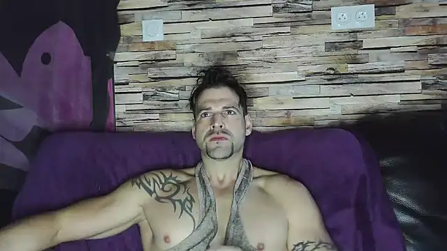 Snapshot of XxBigboybandxX chatting on 12/20/24, 08:06 XxBigboybandxX online show from 12/20/24, 08:06