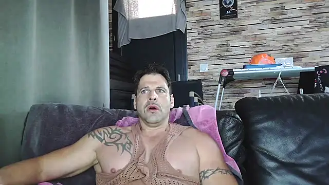 Snapshot of XxBigboybandxX chatting on 11/19/25, 02:50 XxBigboybandxX online show from 11/19/25, 02:50