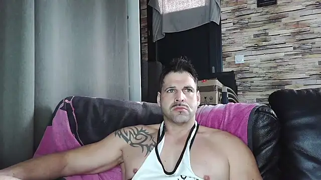 Snapshot of XxBigboybandxX chatting on 02/01/26, 01:31 XxBigboybandxX online show from 02/01/26, 01:31