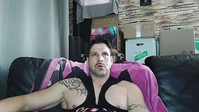 Snapshot of XxBigboybandxX chatting on 02/23/26, 02:03 XxBigboybandxX online show from 02/23/26, 02:03