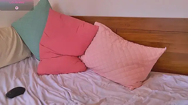 Snapshot of SashaStory chatting on 11/12/25, 08:59 SashaStory online show from 11/12/25, 08:59