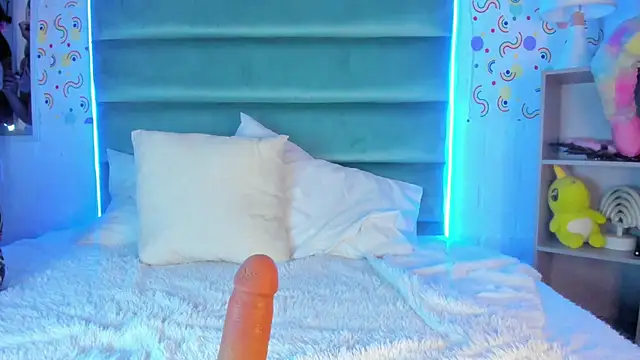 Snapshot of MelodiLovee_ chatting on 03/18/25, 12:25 MelodiLovee online show from 03/18/25, 12:25