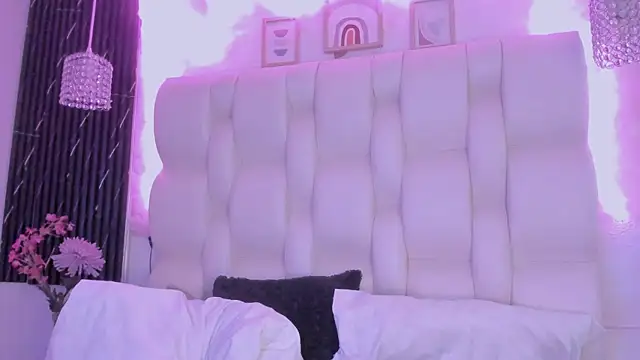 MelodiLovee  online show from 04/06/26, 06:31