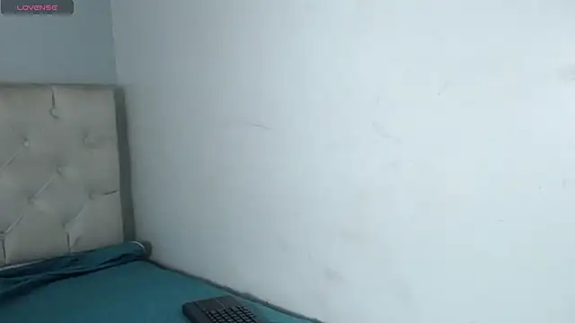 karolinee 66  online show from 12/31/24, 10:37