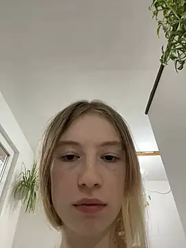 Snapshot of minidivaa_ chatting on 01/08/25, 05:16 minidivaa online show from 01/08/25, 05:16