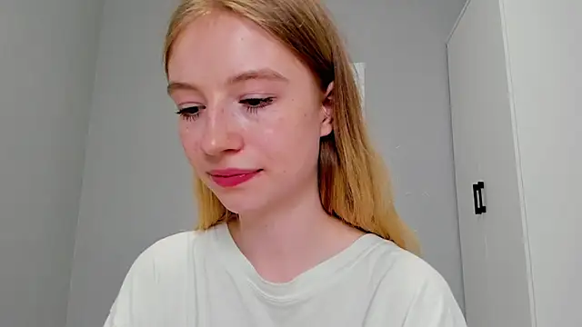 Snapshot of minidivaa_ chatting on 01/24/25, 11:12 minidivaa online show from 01/24/25, 11:12