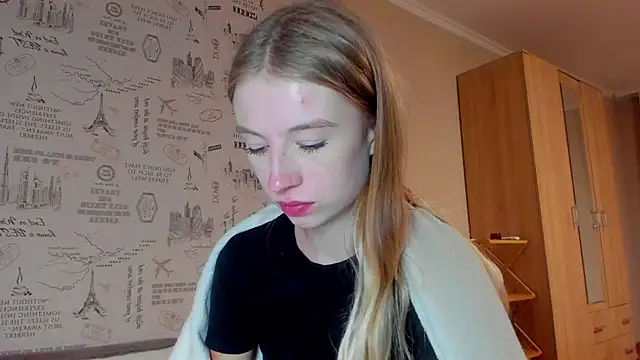 Snapshot of minidivaa_ chatting on 09/21/25, 08:10 minidivaa online show from 09/21/25, 08:10