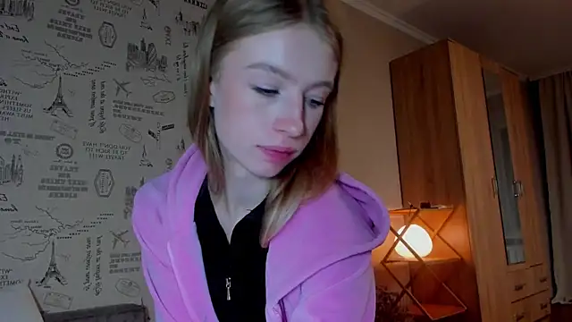 Snapshot of minidivaa_ chatting on 09/29/25, 06:13 minidivaa online show from 09/29/25, 06:13