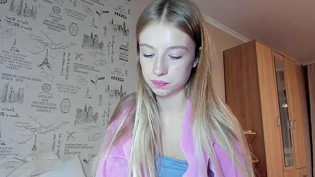 Snapshot of minidivaa_ chatting on 10/13/25, 07:03 minidivaa online show from 10/13/25, 07:03