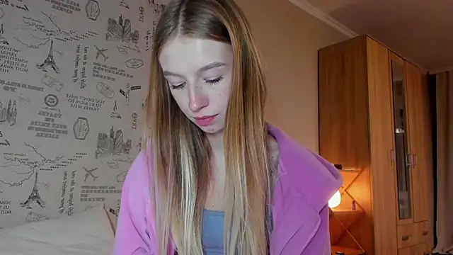 Snapshot of minidivaa_ chatting on 10/14/25, 10:32 minidivaa online show from 10/14/25, 10:32