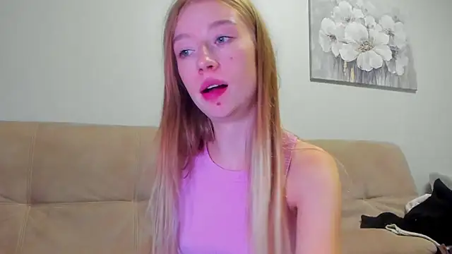 Snapshot of minidivaa_ chatting on 10/20/25, 07:47 minidivaa online show from 10/20/25, 07:47