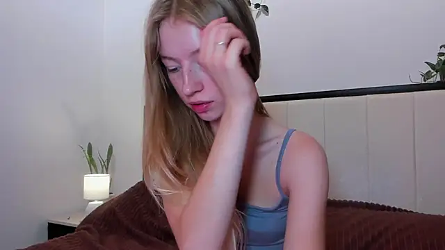 Snapshot of minidivaa_ chatting on 10/23/25, 06:13 minidivaa online show from 10/23/25, 06:13