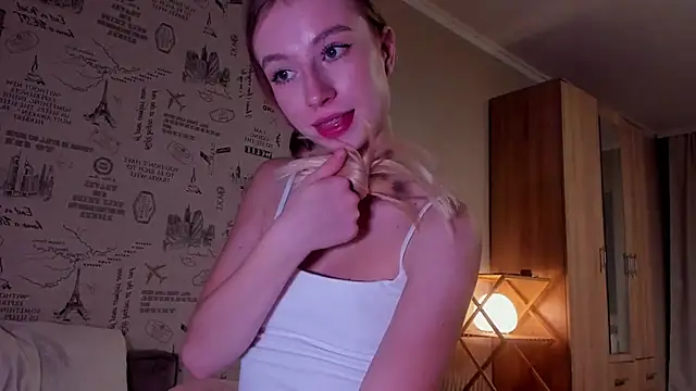 Snapshot of minidivaa_ chatting on 11/17/25, 10:59 minidivaa online show from 11/17/25, 10:59