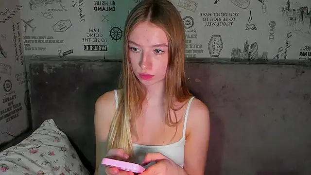 Snapshot of minidivaa_ chatting on 11/25/25, 09:37 minidivaa online show from 11/25/25, 09:37