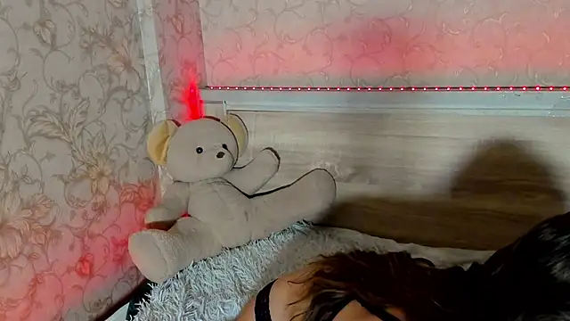 Snapshot of emma77_ chatting on 11/15/25, 09:11 emma77 online show from 11/15/25, 09:11