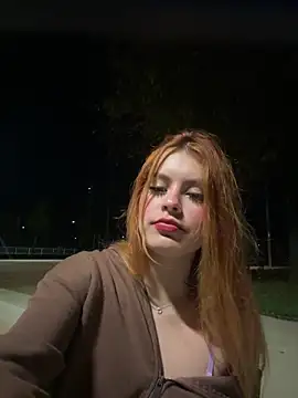 Snapshot of Isa_smeraldy chatting on 09/18/25, 10:56 Isa smeraldy online show from 09/18/25, 10:56